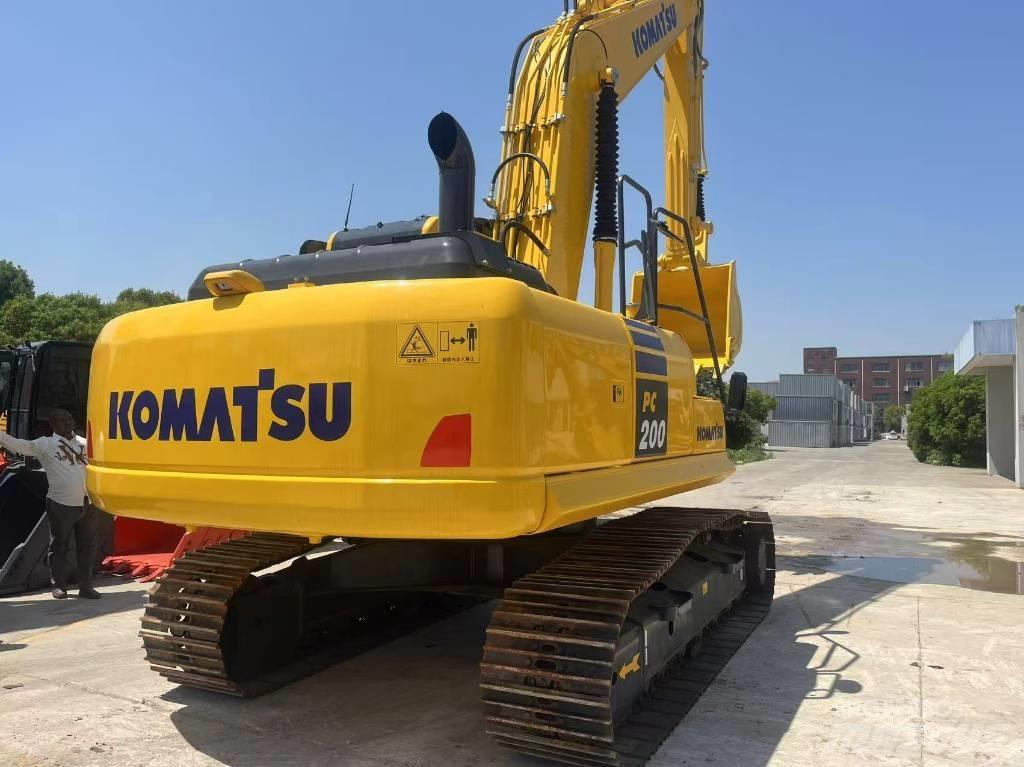 Komatsu PC 200 Гусеничні екскаватори