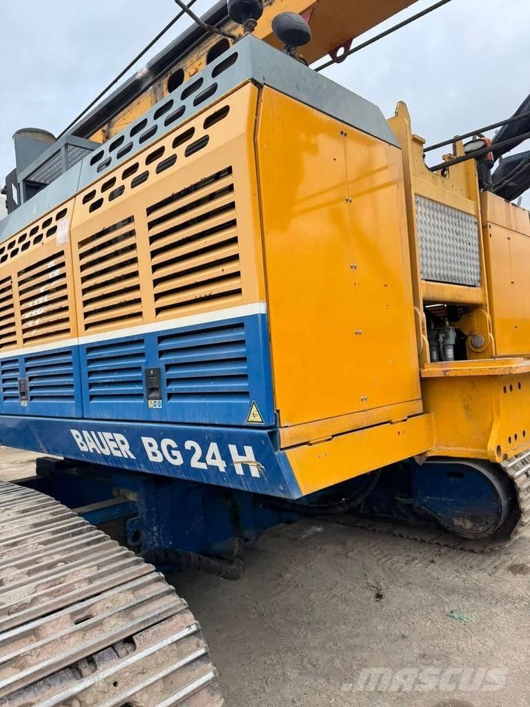 Bauer BG 24 H Стаціонарні бурові установки
