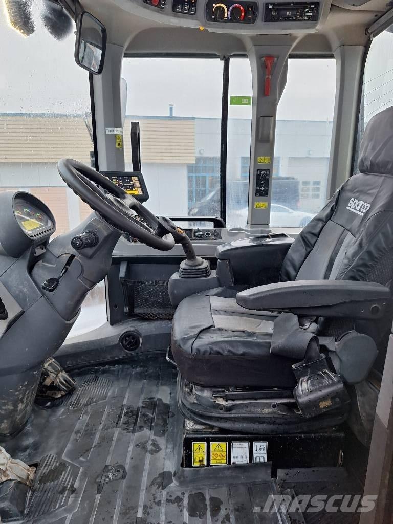 CAT 926 M Фронтальні навантажувачі