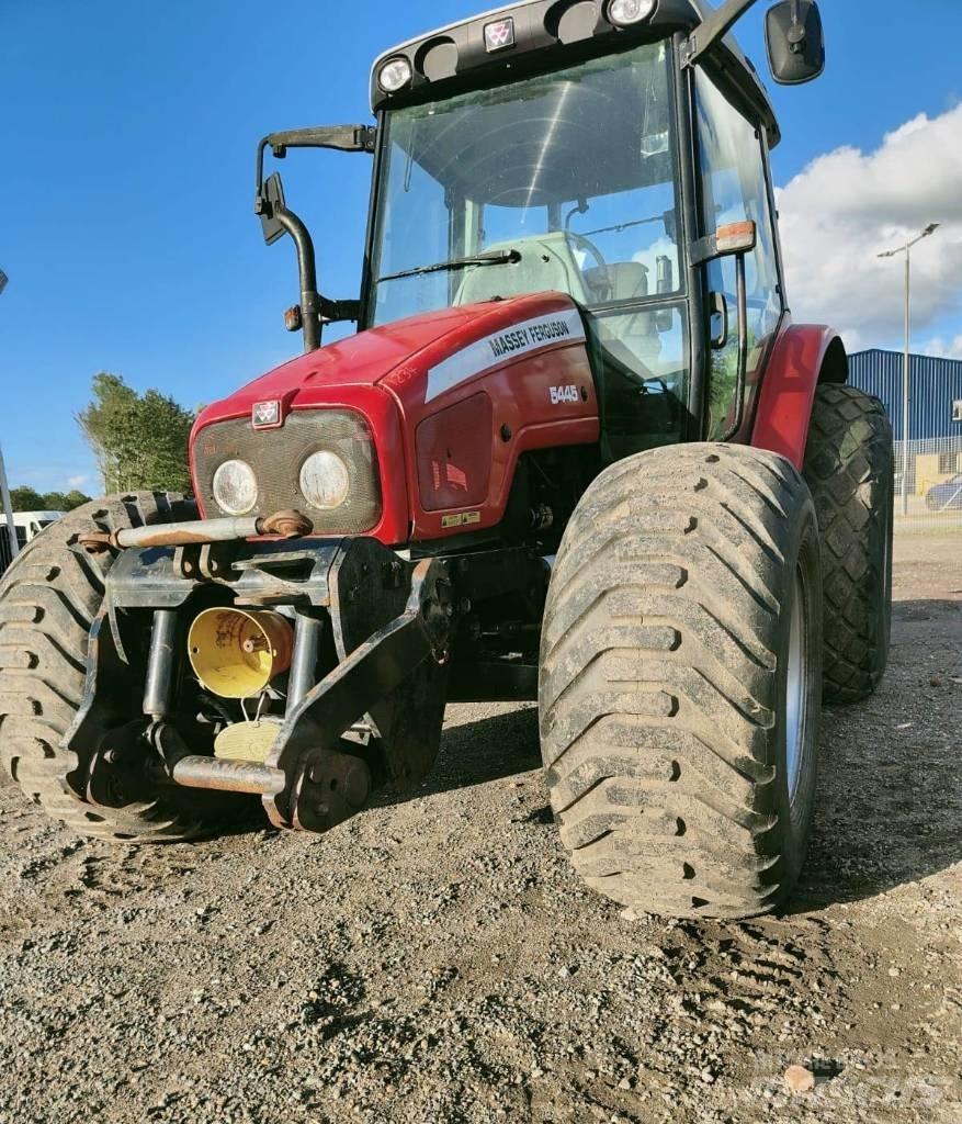 Massey Ferguson 5445 Трактори