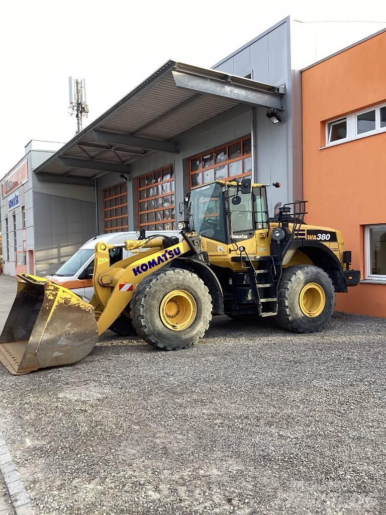 Komatsu WA380-8E0 Фронтальні навантажувачі