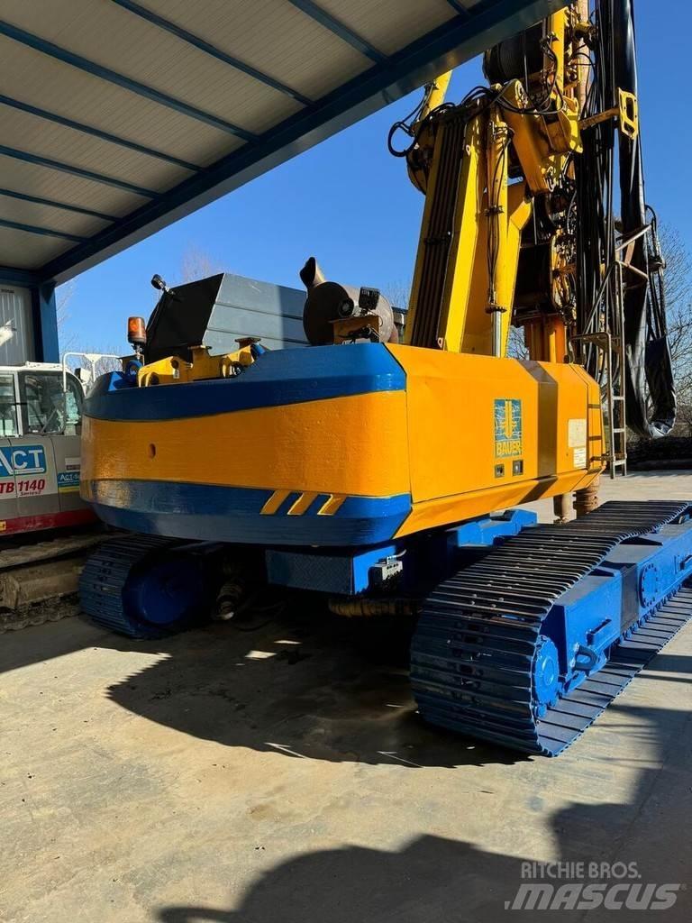 Bauer BG 18 H Стаціонарні бурові установки