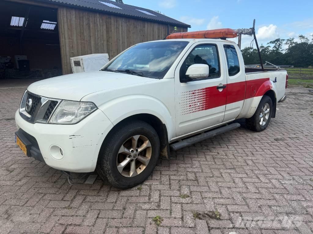 Nissan Navara Пікапи / Бічне розвантаження