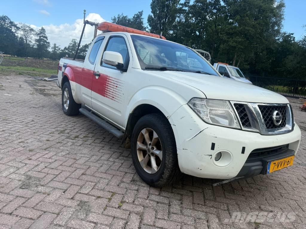 Nissan Navara Пікапи / Бічне розвантаження