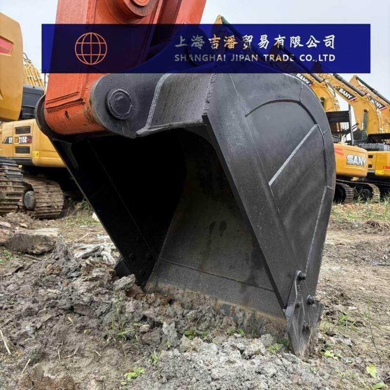 Hitachi ZX 210 Гусеничні екскаватори