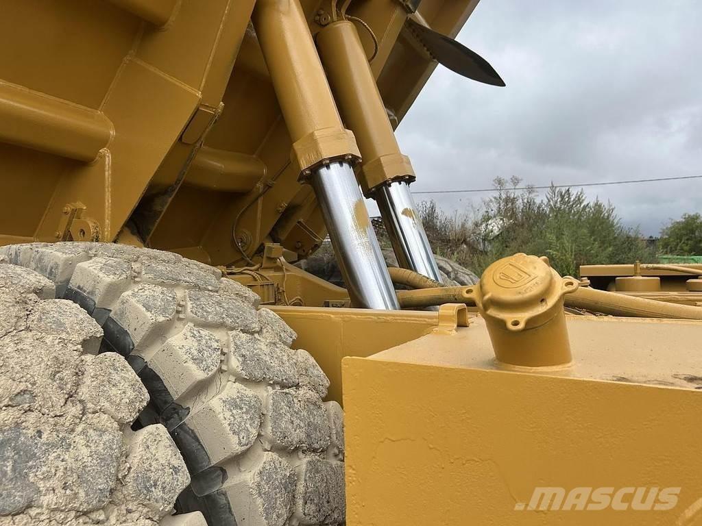 CAT 769D Міні самоскиди