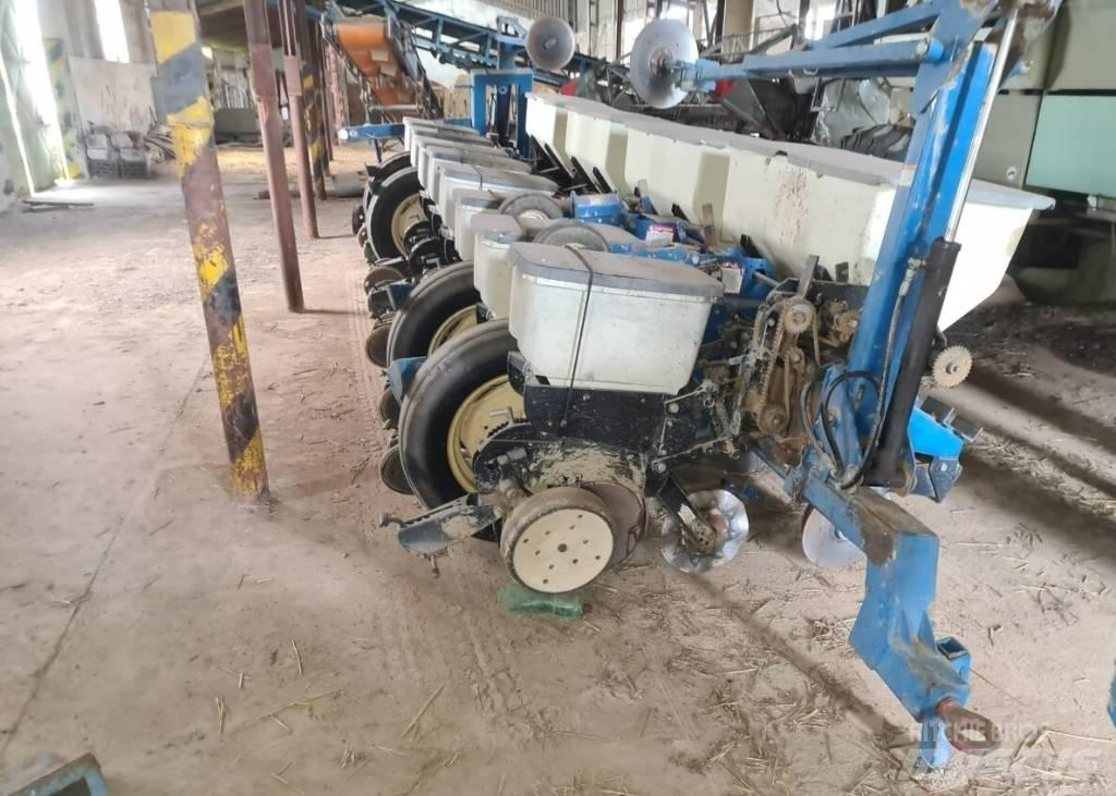 Kinze 3000 Cажалки