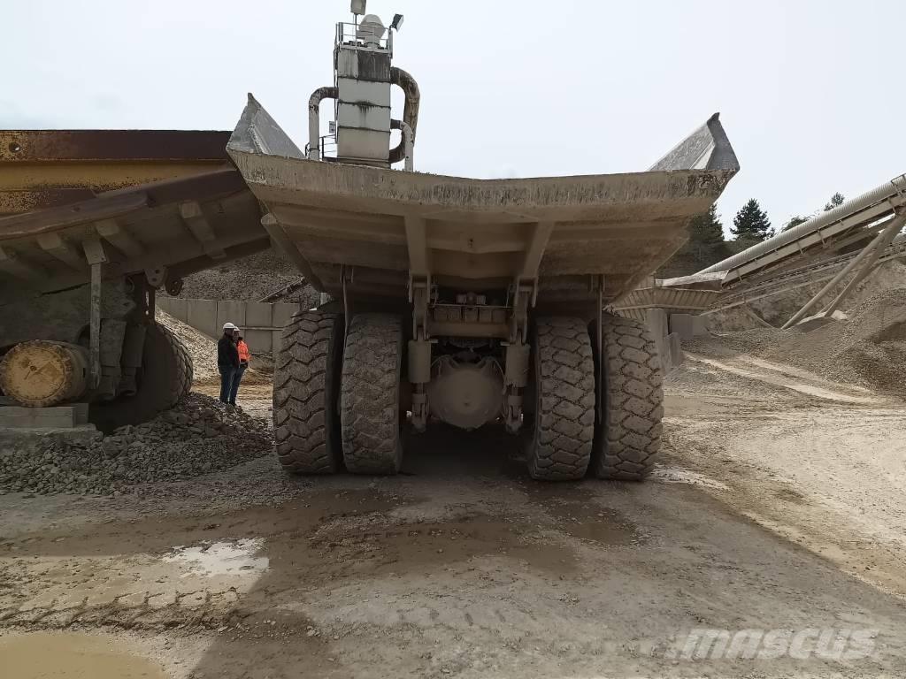 Komatsu HD 605-5 Кар`єрні самоскиди