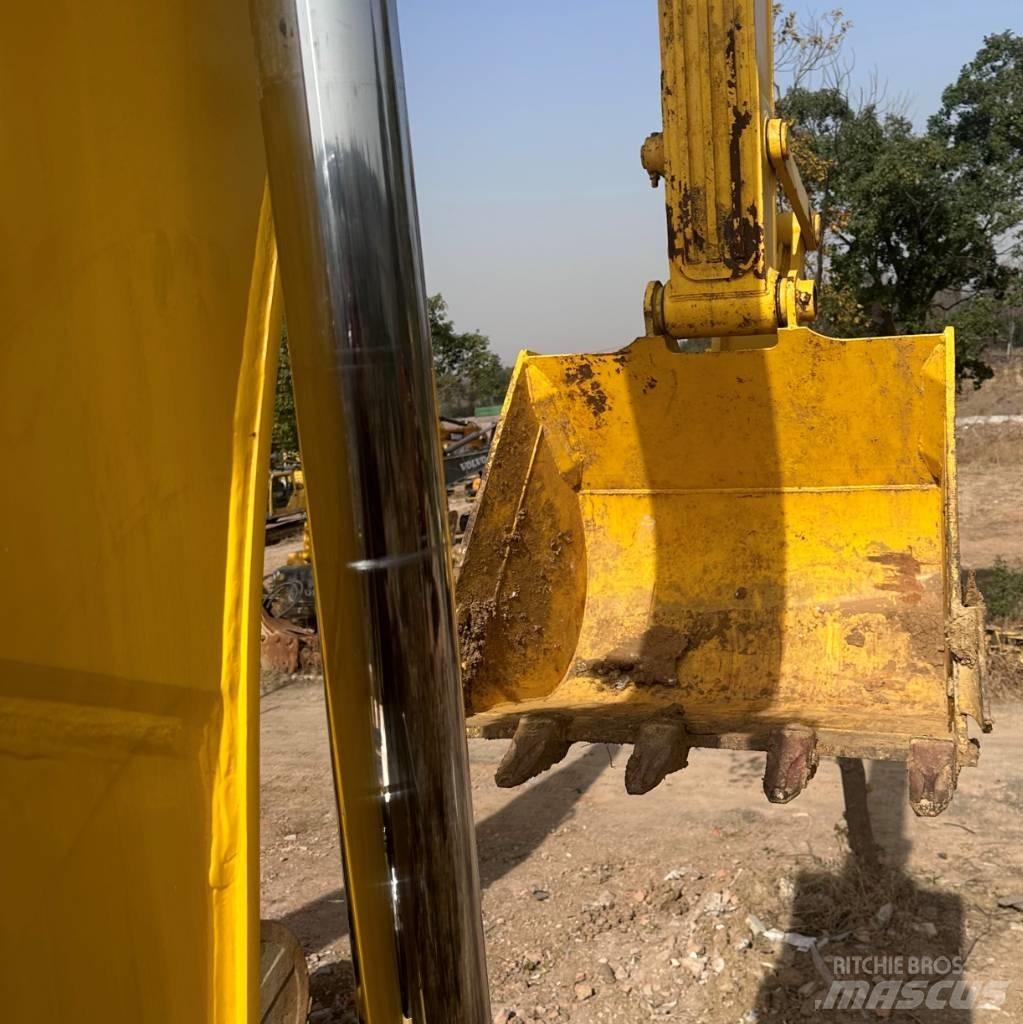 Komatsu 240LC-8 Гусеничні екскаватори
