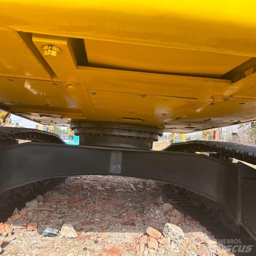 Komatsu 240LC-8 Гусеничні екскаватори