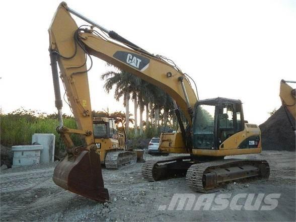CAT 320D Гусеничні екскаватори