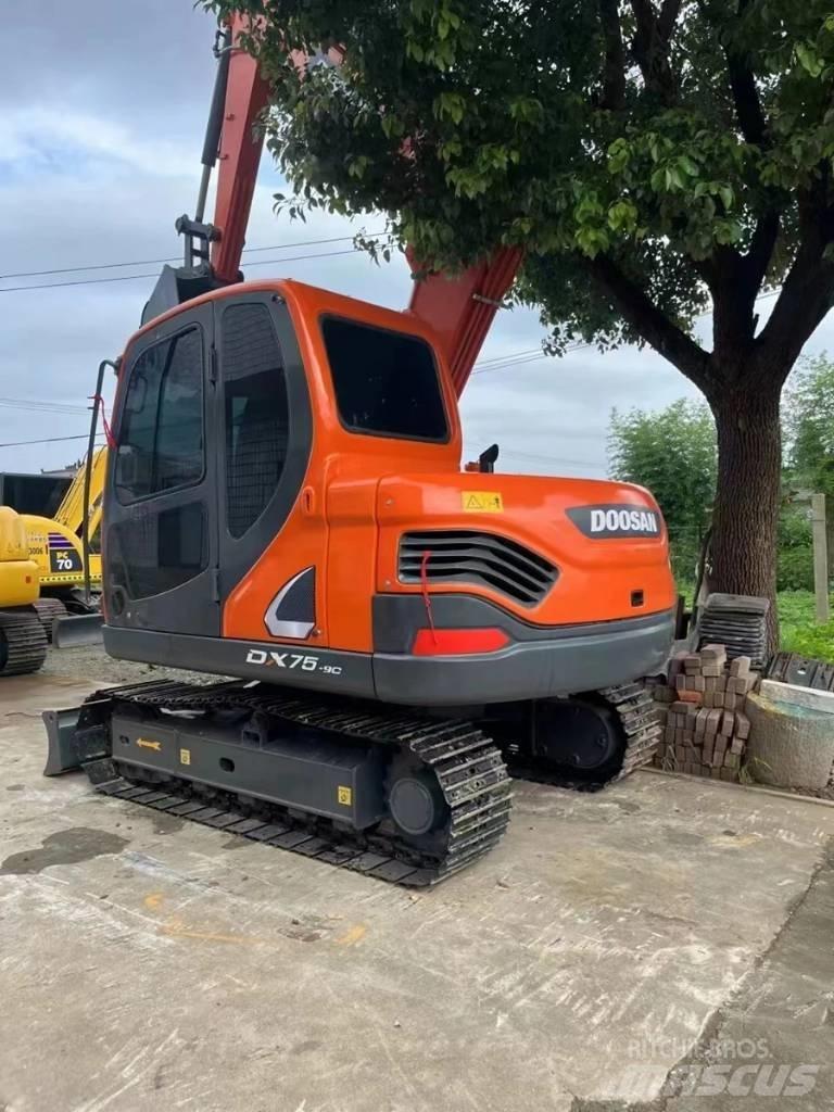 Doosan DX75-9C Гусеничні екскаватори