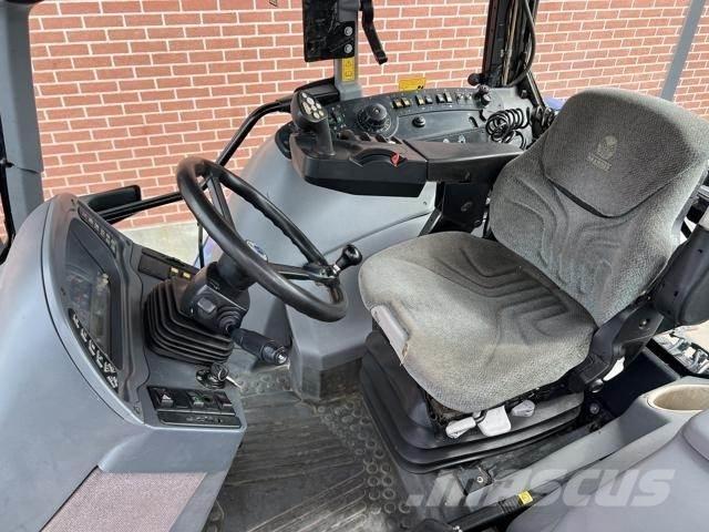 New Holland TVT190 Трактори