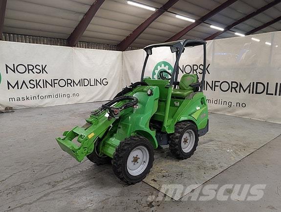 Avant R20 Навантажувачі зі змінним робочим обладнанням