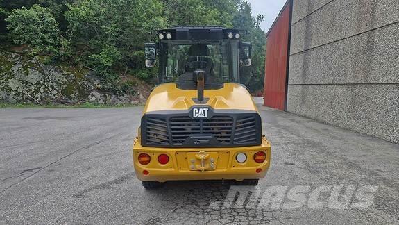 CAT 906 Фронтальні навантажувачі