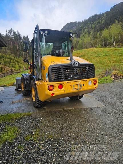CAT 906-HF Фронтальні навантажувачі