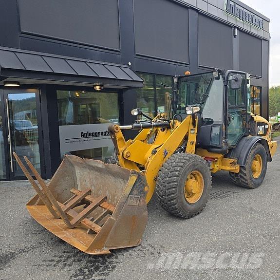CAT 906H Фронтальні навантажувачі