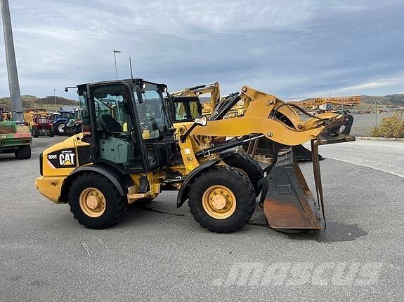 CAT 906H Фронтальні навантажувачі