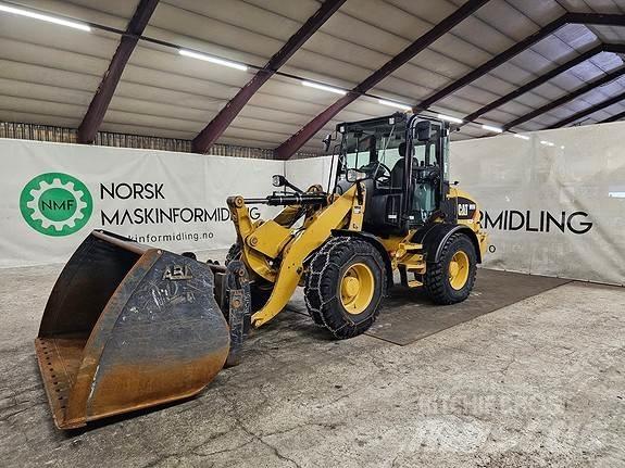 CAT 908M Фронтальні навантажувачі
