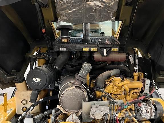 CAT 908M Фронтальні навантажувачі