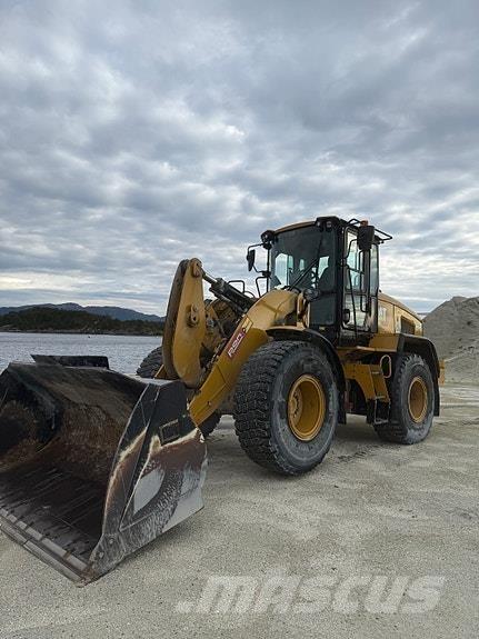 CAT 930M Фронтальні навантажувачі