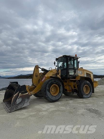 CAT 930M Фронтальні навантажувачі