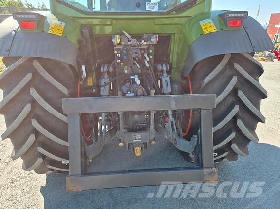 Fendt 211 Трактори