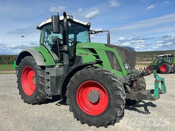Fendt 828 Vario Трактори