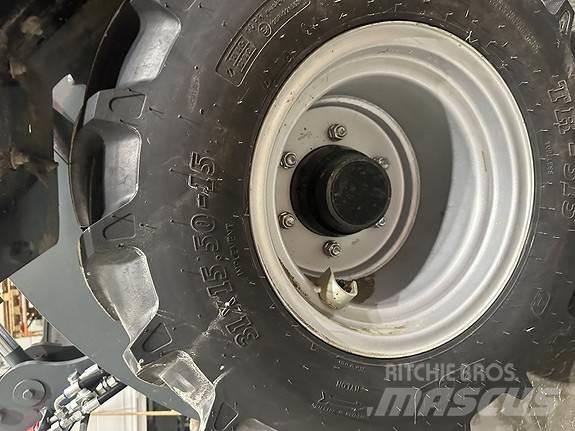 GiANT G2500HD+ Міні-навантажувачі