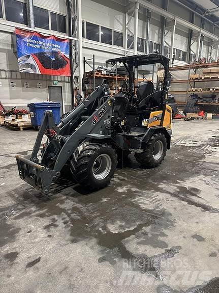 GiANT G2500HD+ Міні-навантажувачі