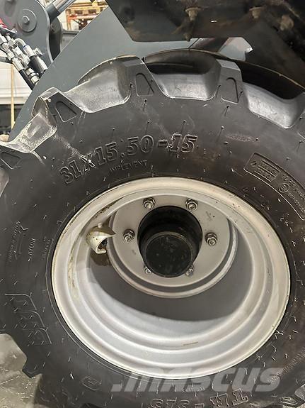 GiANT G2500HD+ Міні-навантажувачі