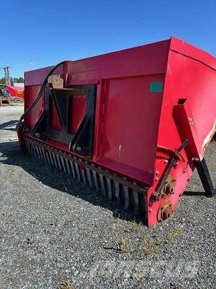 Globus 1600 Розсіювачі солі та піску