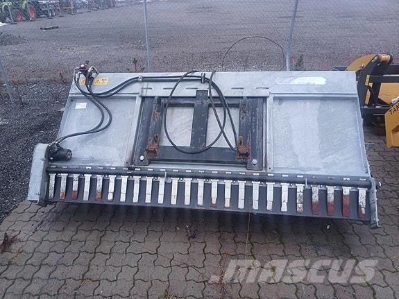 Globus GSK 1600 Розсіювачі солі та піску