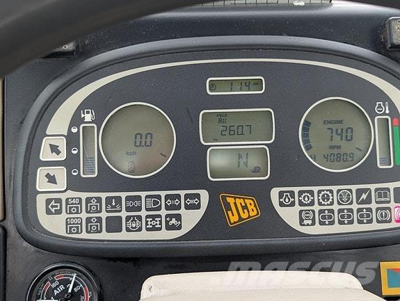 JCB 2135 4WS Трактори