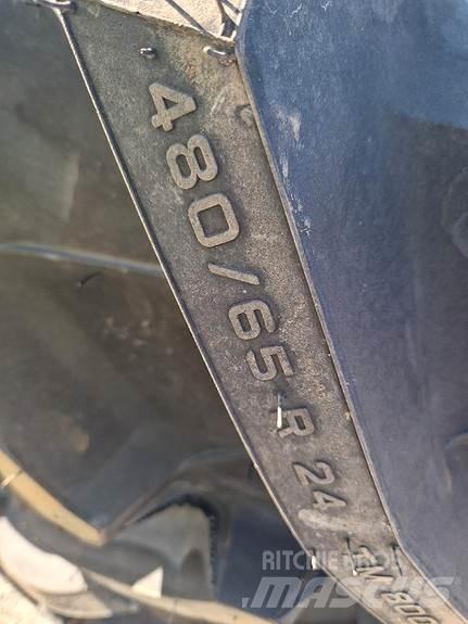 John Deere  Трактори