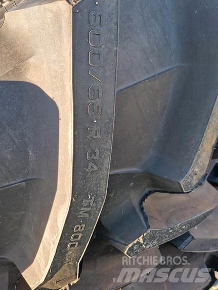John Deere  Трактори