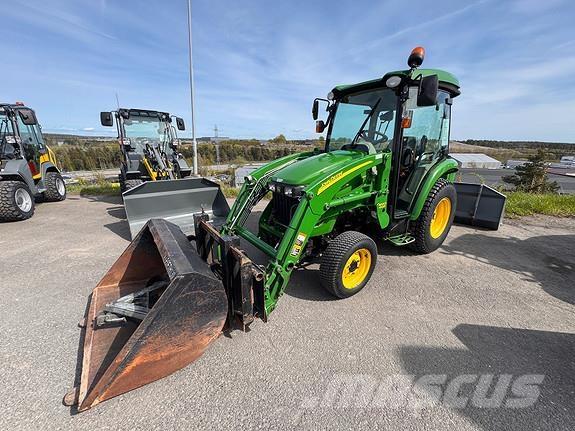 John Deere 3720 Трактори