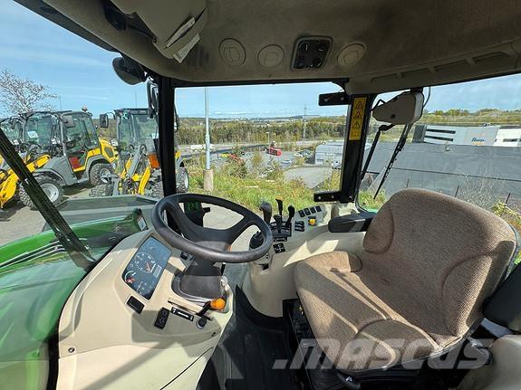 John Deere 3720 Трактори
