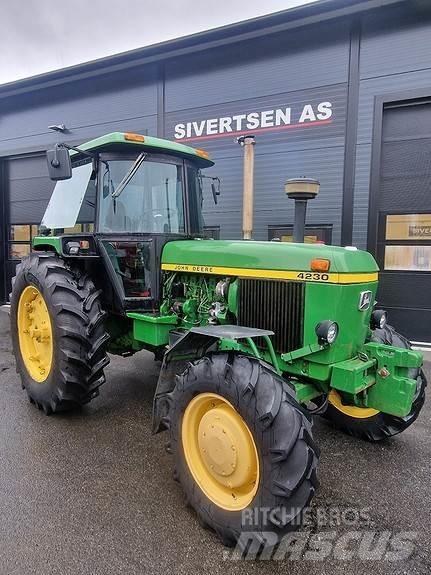 John Deere 4230 Трактори