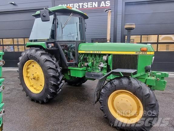 John Deere 4230 Трактори