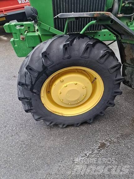 John Deere 4230 Трактори