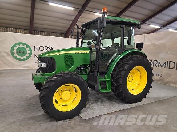 John Deere 5720 Трактори