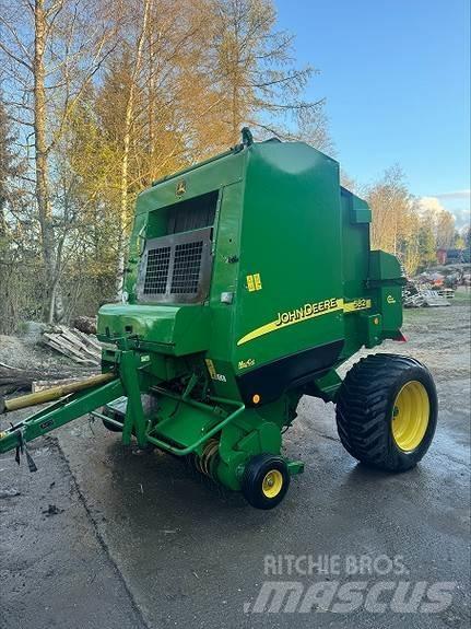 John Deere 582 Рулонні прес-підбирачі