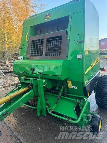 John Deere 582 Рулонні прес-підбирачі