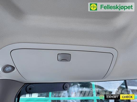 John Deere 6130R Трактори