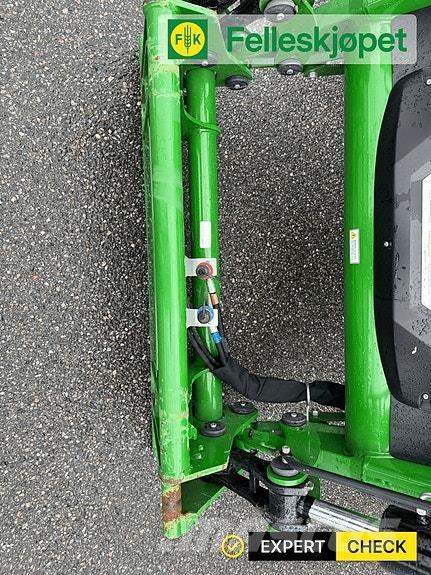 John Deere 6155R Трактори