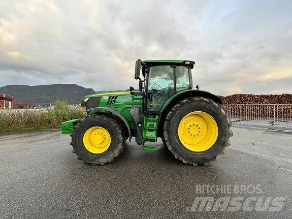 John Deere 6215R Трактори