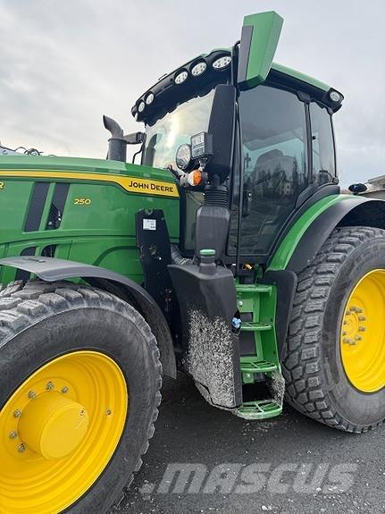 John Deere 6R 250 Трактори