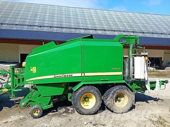John Deere 744 Рулонні прес-підбирачі