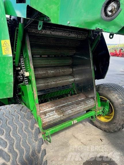 John Deere F441 Рулонні прес-підбирачі